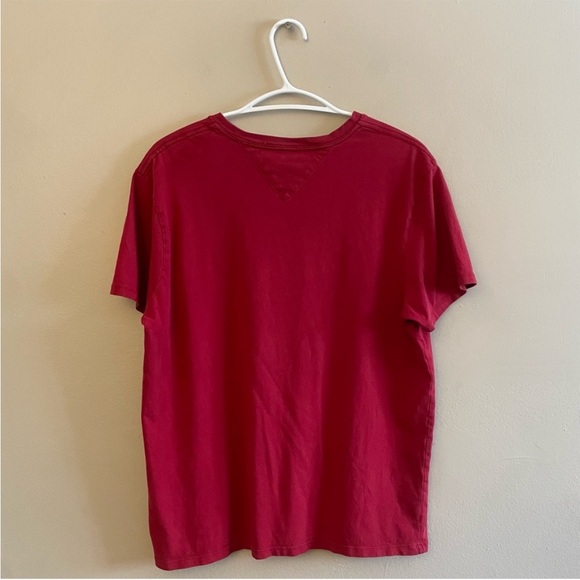 ✌️2/$10✌️ Tommy Hilfiger Men’s Deep Red V-Neck Tee w Logo – Size Medium GUC - Picture 7 of 10
